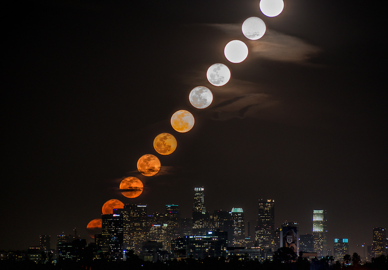 Illustration for article titled This moonrise timelapse is the most mesmerizing thing you'll see today